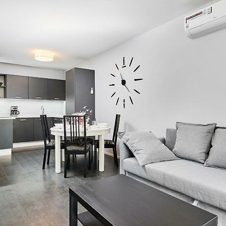 Apartment Swistackiego With Free Garage Wroclaw By Renters Dış mekan fotoğraf